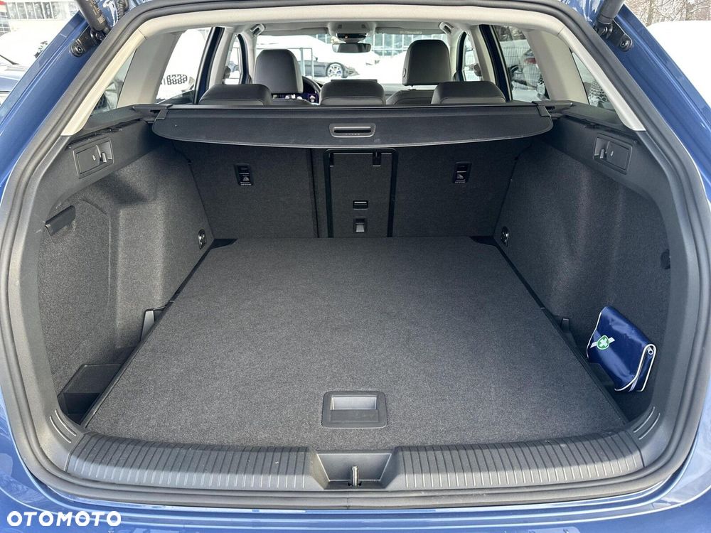 Volkswagen Golf - 34