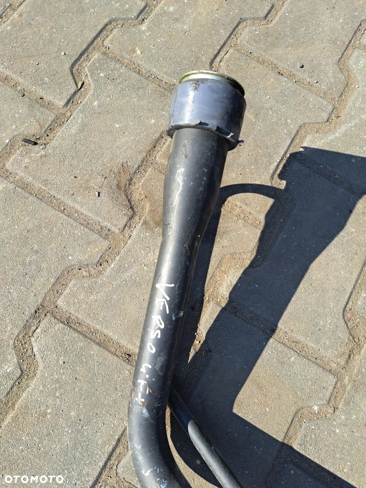 Toyota Verso  II lift rurka wlewu paliwa bez rdzy diesel 2013- 1.6 diesel - 2
