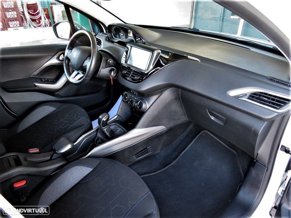 Peugeot 2008 1.6 BlueHDi Style - 11