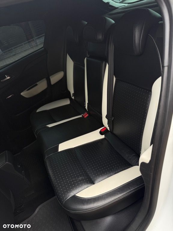 Citroën DS4 HDi 165 SoChic - 8