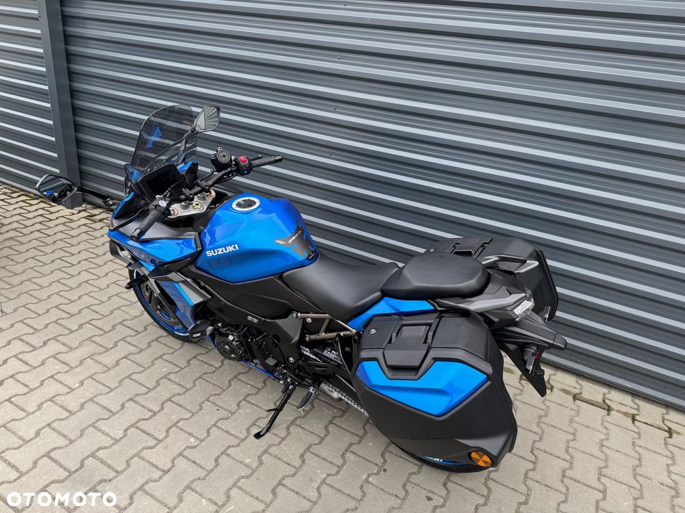 Suzuki GSX - 6
