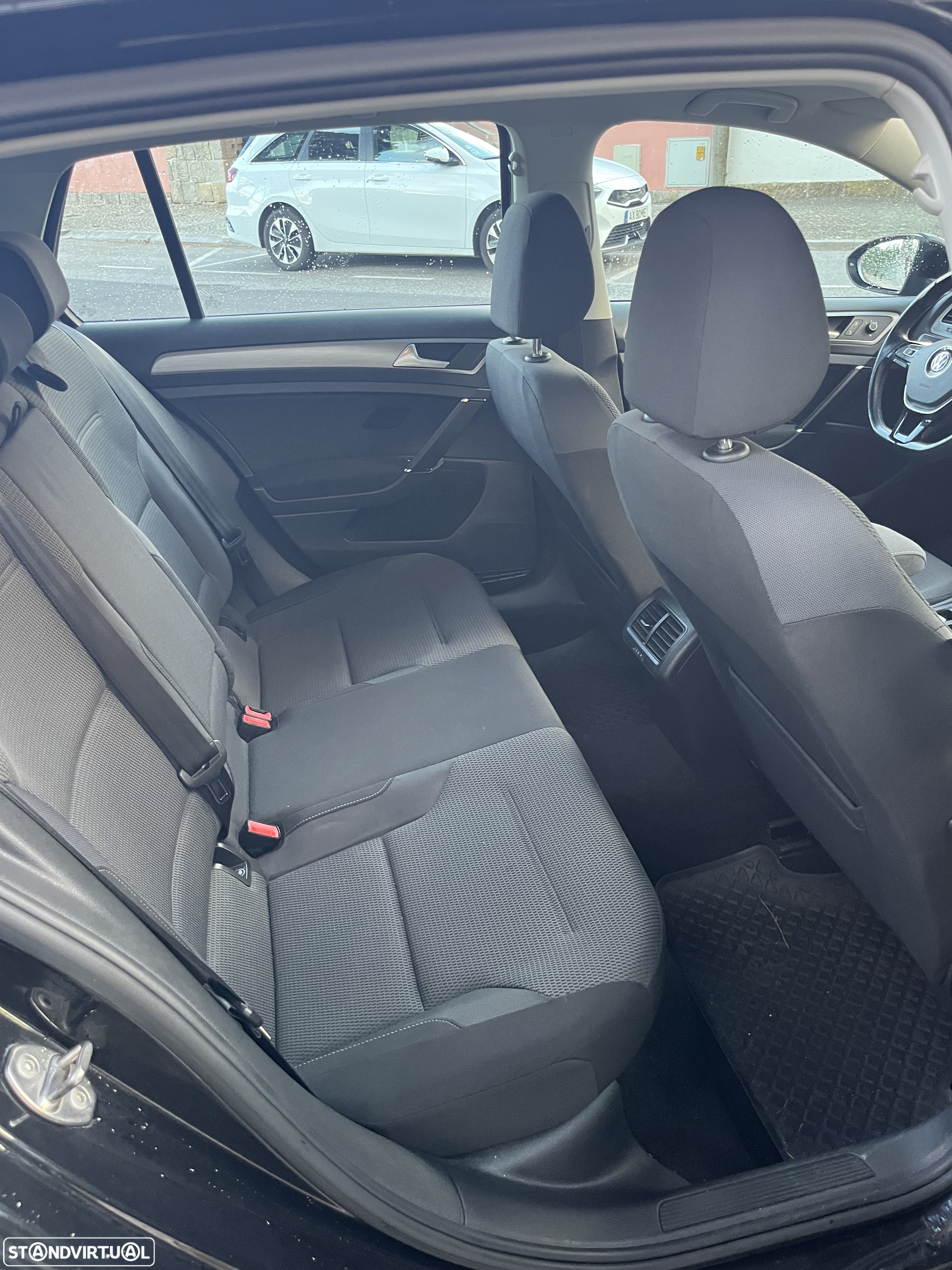 VW Golf 1.6 TDi BlueMotion Confortline - 16