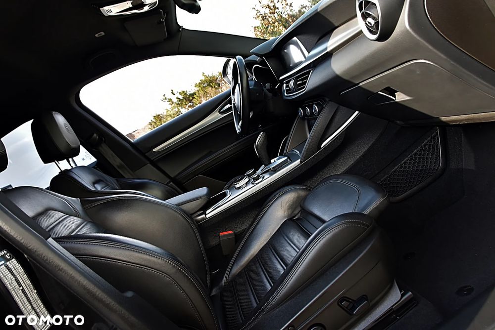 Alfa Romeo Stelvio 2.0 Turbo Veloce Q4 - 22