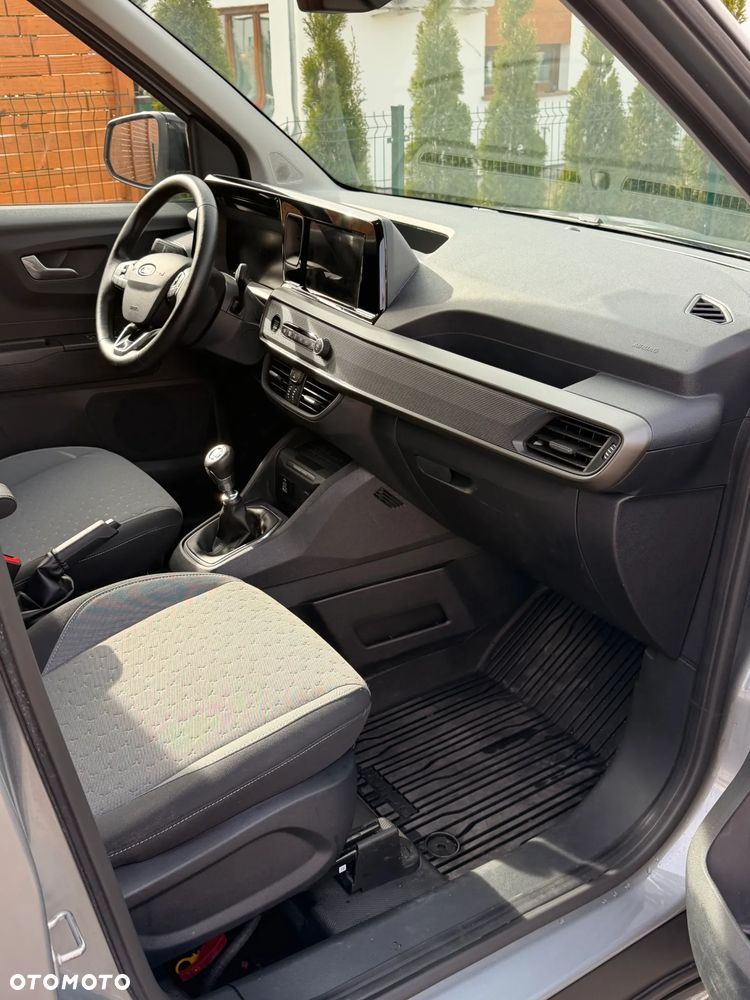 Ford Transit Courier - 13