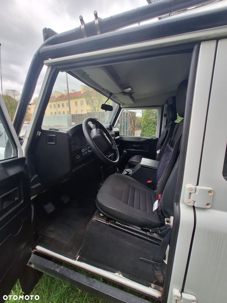 Land Rover Defender - 8