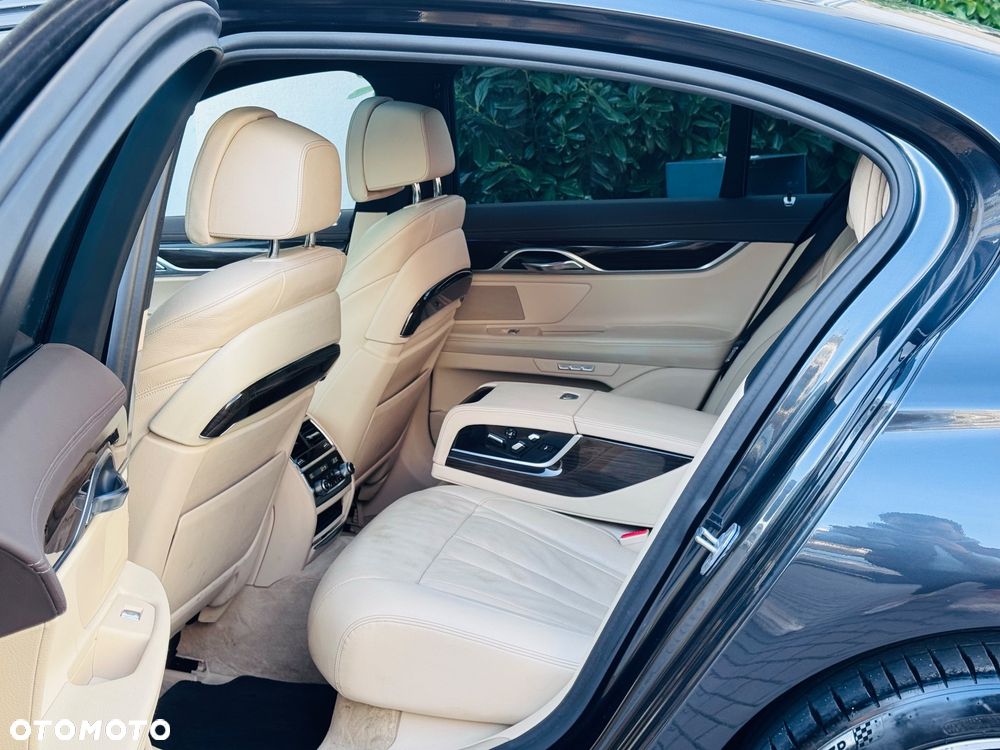 BMW Seria 7 730d - 37