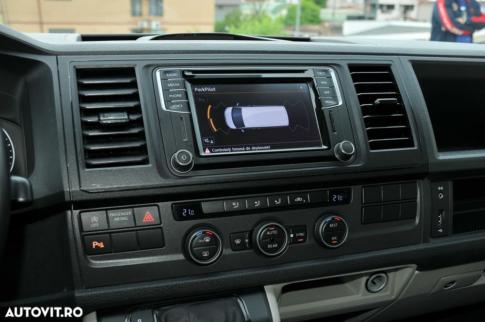 Volkswagen Caravelle - 14