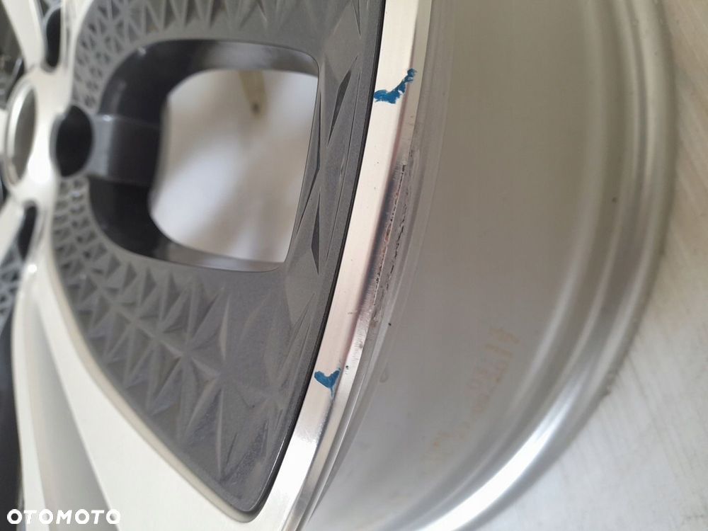 Felgi aluminiowe Renault OE 403006686R 6.5" x 20" 5x114,3 ET33 - 6