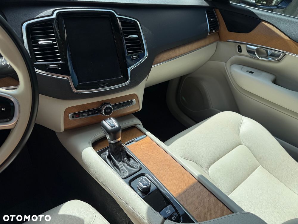 Volvo XC 90 T6 AWD Geartronic Momentum Pro - 26