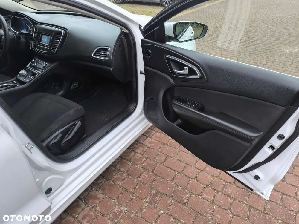 Chrysler 200 - 12