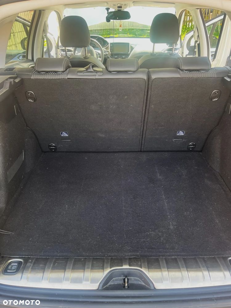 Peugeot 2008 1.2 Pure Tech Allure S&S - 18