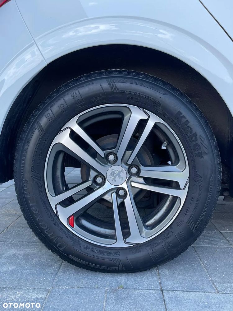 Peugeot 208 - 10