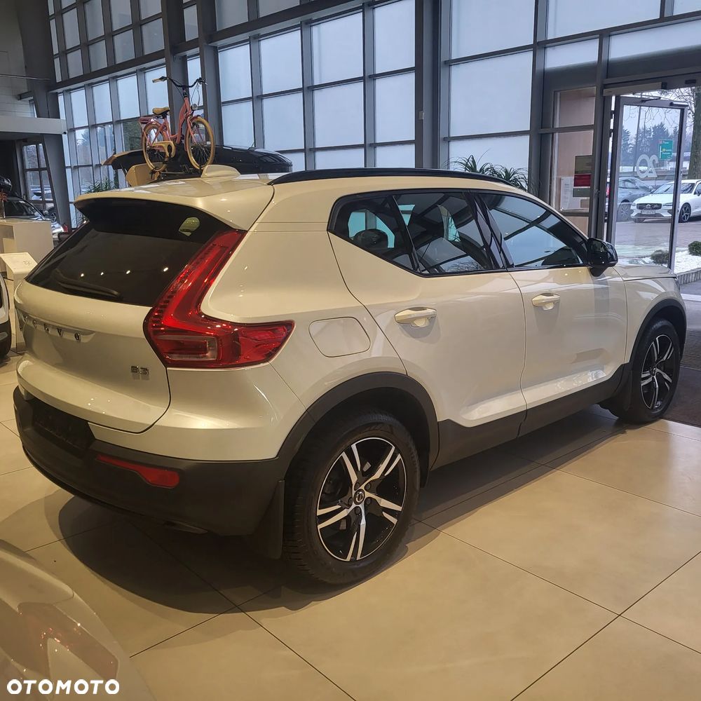Volvo XC 40 B3 Plus Dark - 6