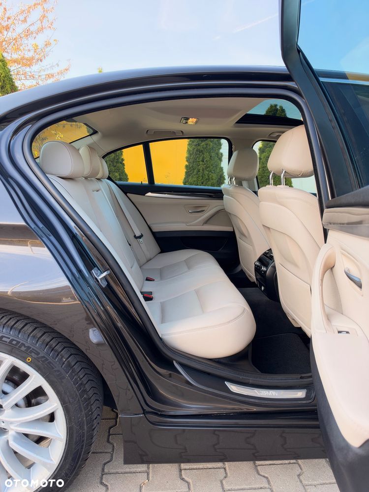 BMW Seria 5 530d xDrive Luxury Line - 37
