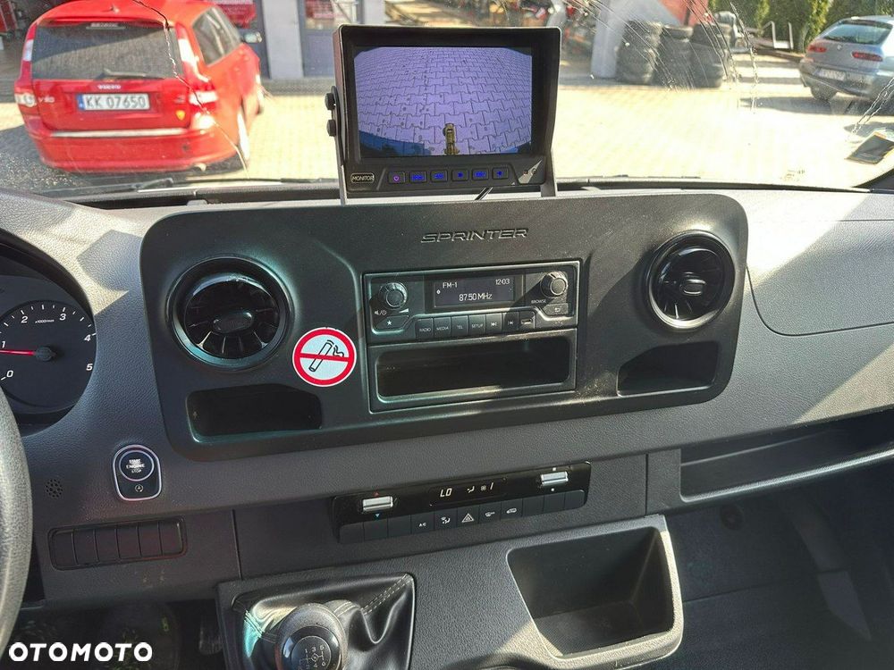 Mercedes-Benz Sprinter - 14