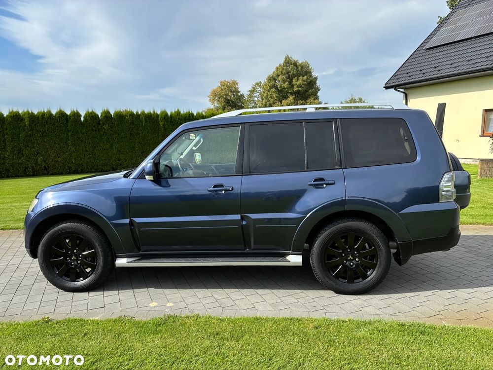 Mitsubishi Pajero - 2