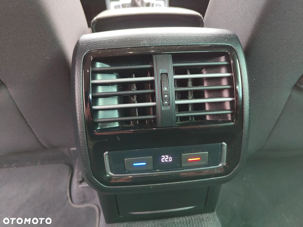 Volkswagen Passat 2.0 TDI SCR DSG Highline - 19