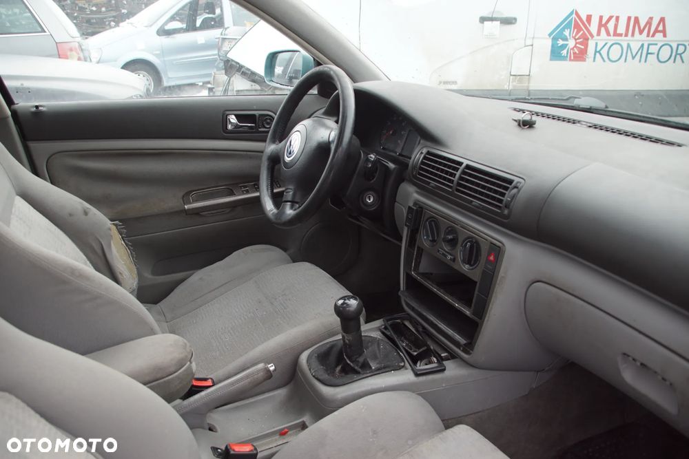 Auto na części - VW Passat B5 1.8 20V 125 KM ADR DHZ LB6N 1998R Skrzynia Drzwi Maska Klapa Zderzak Błotnik Lampa Klamka Lusterko Szyba Deska Kokpit Sterownik Moduł Czujnik Licznik Panel Kierownica - 14