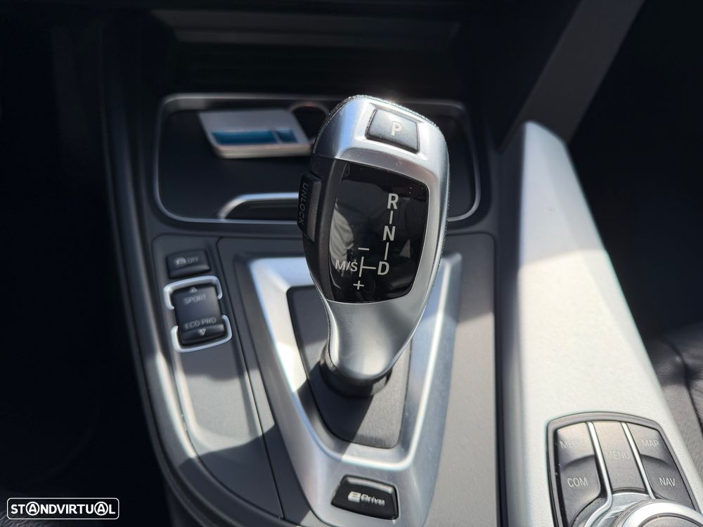 BMW 330 e iPerformance Line Luxury - 22