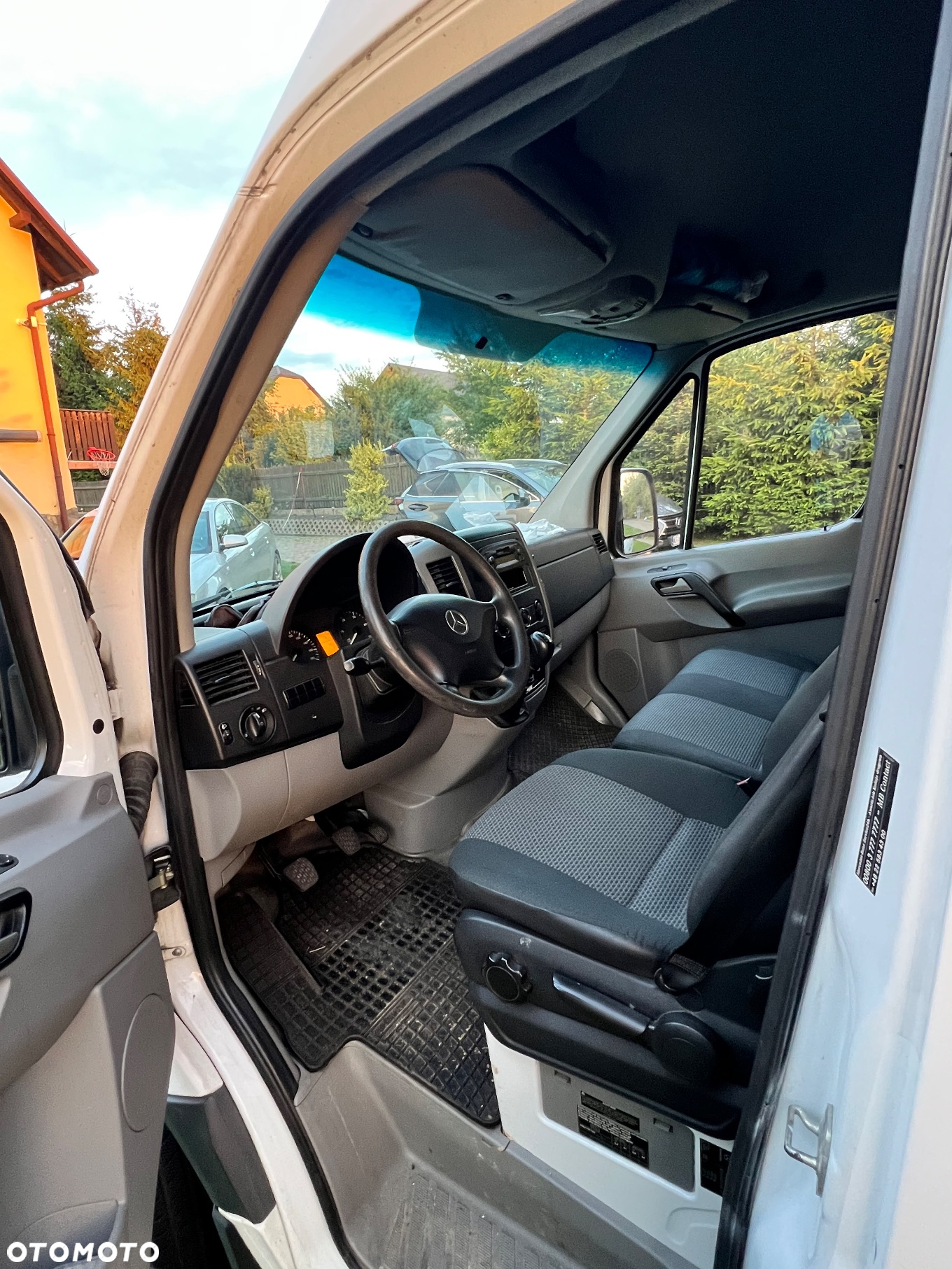 Mercedes-Benz Sprinter - 13