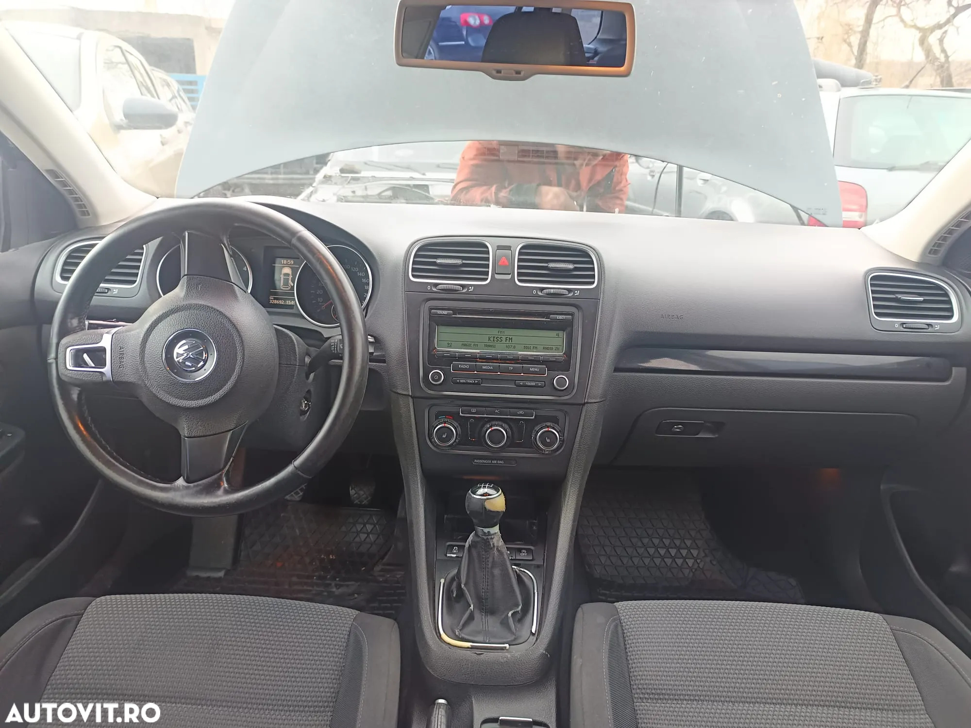 Dezmembram Volkswagen Golf VI Combi 1.6 CAYC, manual - 7
