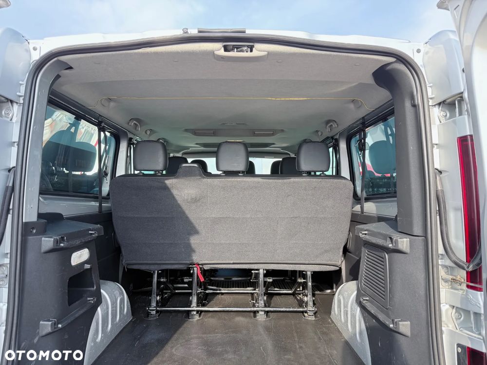 Renault Trafic Grand 2.0 dCi - 21