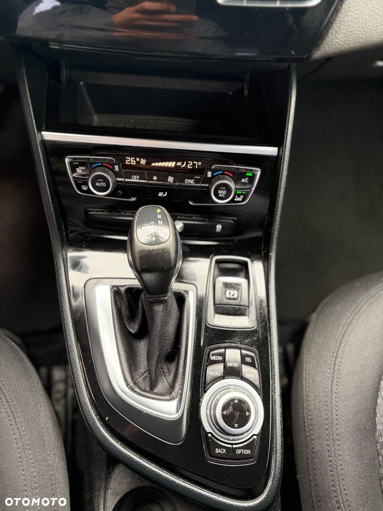 BMW Seria 2 218d - 34