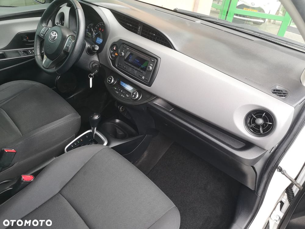Toyota Yaris Hybrid 100 Sol - 14