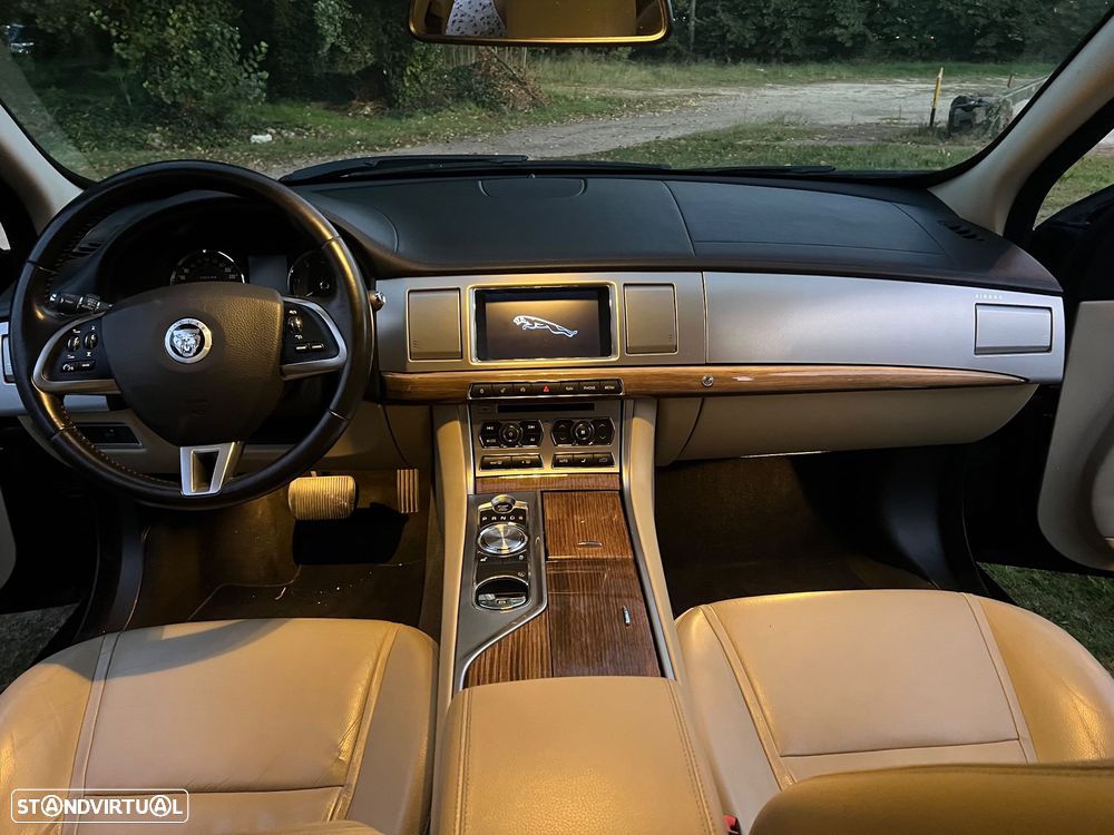 Jaguar XF Sportbrake 2.2 D Premium Luxury - 42