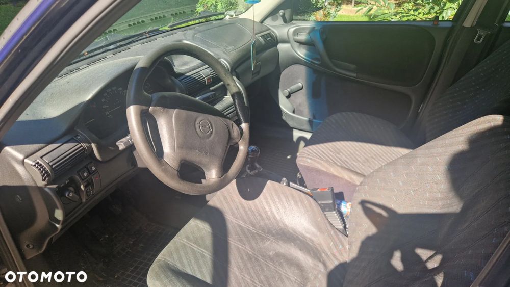Opel Astra 1.6 - 13