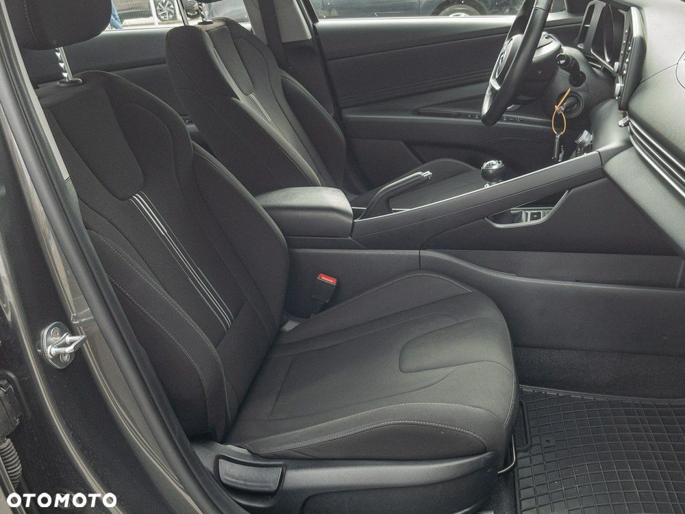 Hyundai Elantra - 25
