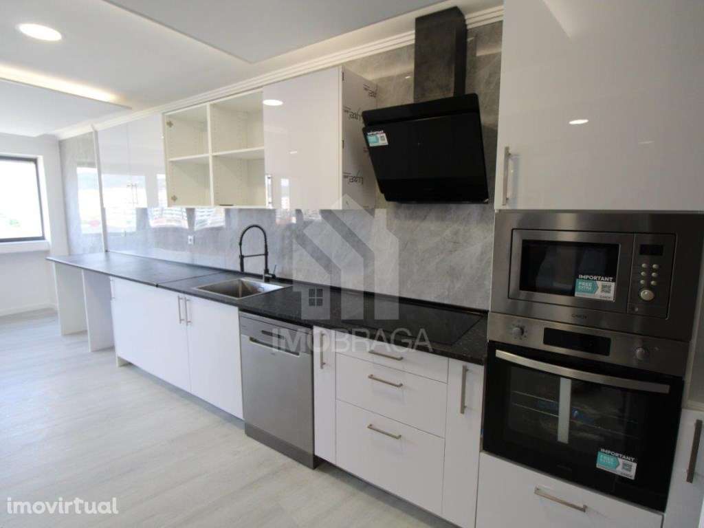 Apartamento T4 Remodelado com Vistas Panorâmicas para Venda em S. V... - Grande imagem: 2/44
