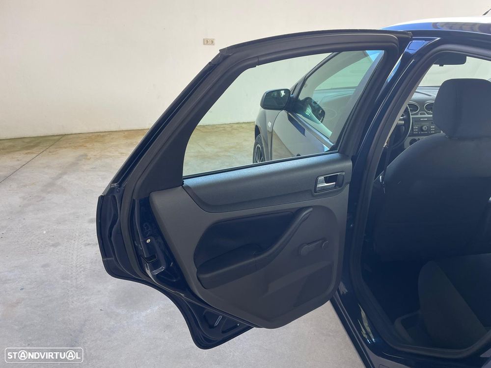 Ford Focus 1.4 16V Trend - 18