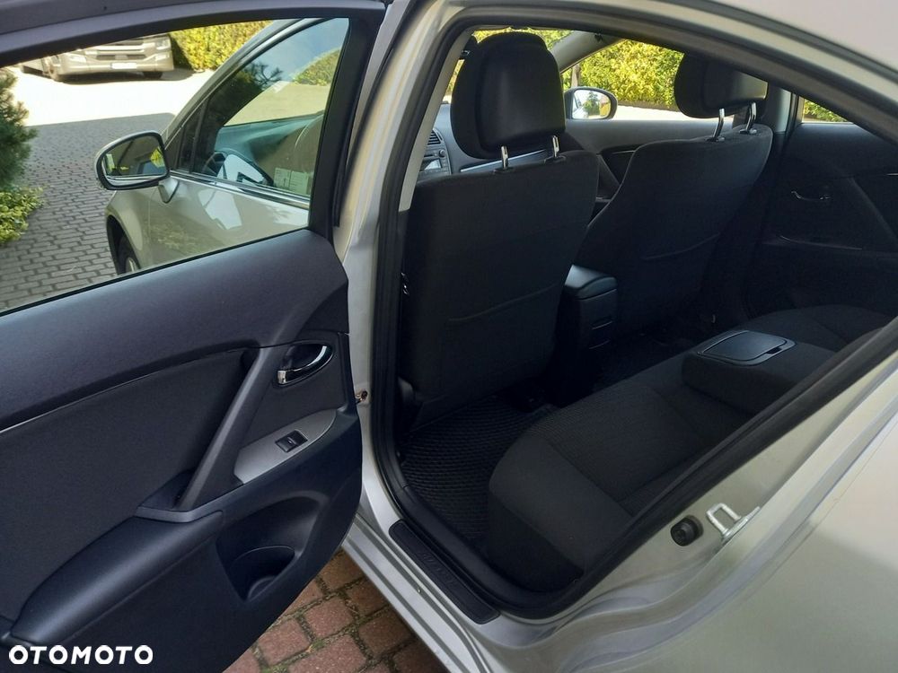 Toyota Avensis 1.8 Premium - 22
