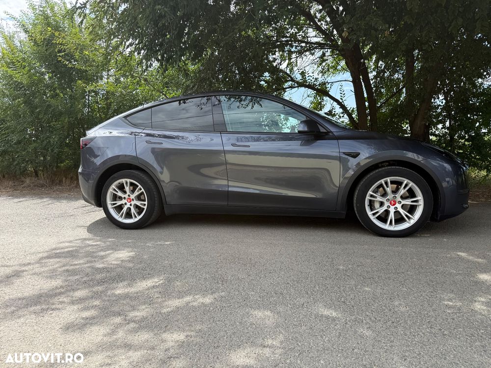 Tesla Model Y - 2