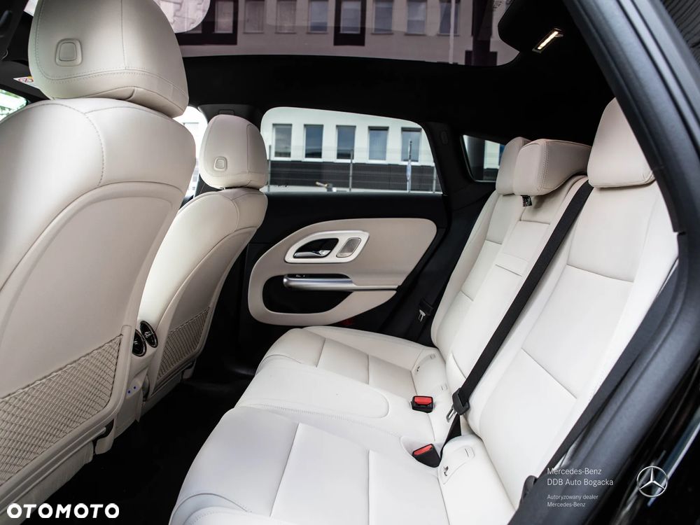 Mercedes-Benz CLA - 11