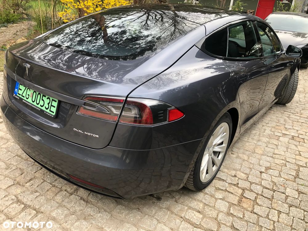 Tesla Model S - 3
