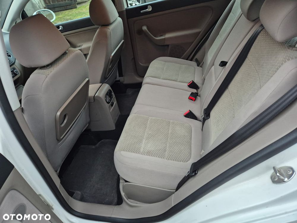 Volkswagen Golf Plus 1.6 TDI BlueMot Comfortline DSG - 5