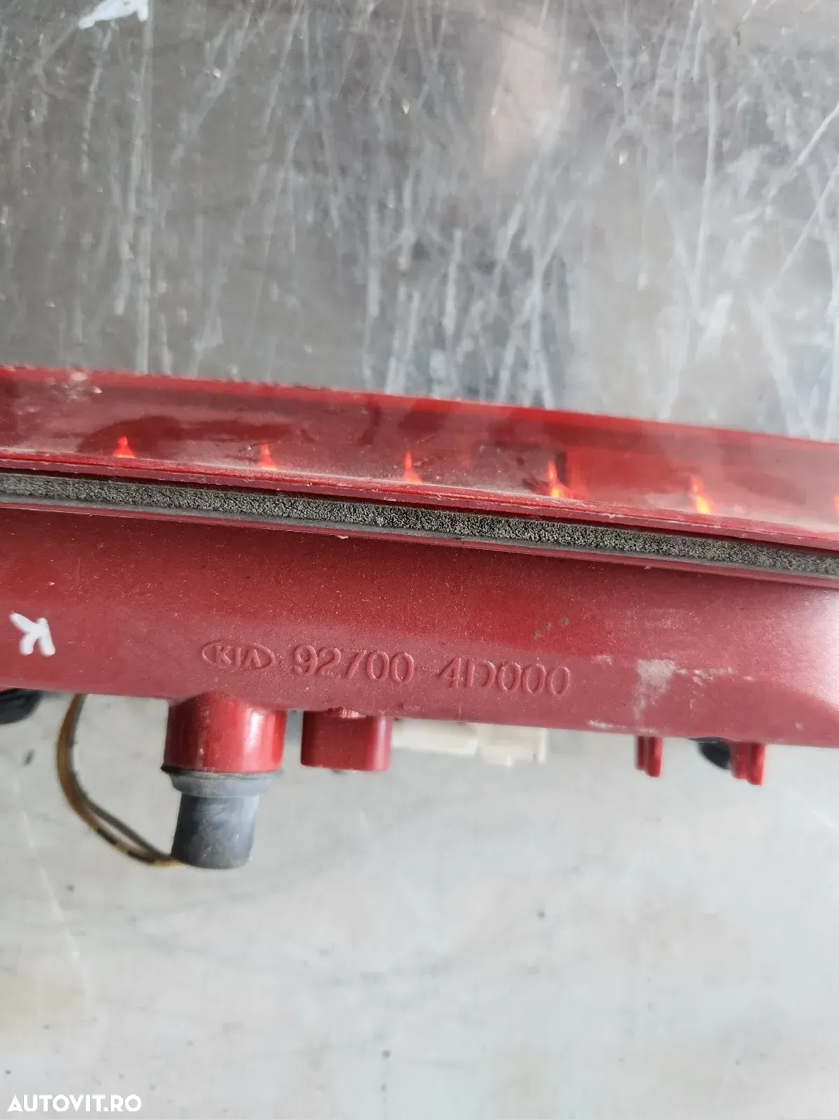 Lampa Stop Suplimentar Frana Kia Carnival An 2007-2008-2009-2010-2011-2012-2013-2014 - Dezmembrari - 6