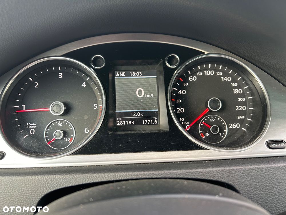 Volkswagen Passat 2.0 TDI DPF Highline - 8