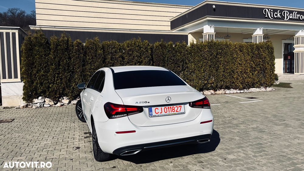 Mercedes-Benz A 250 e Sedan Aut. - 14