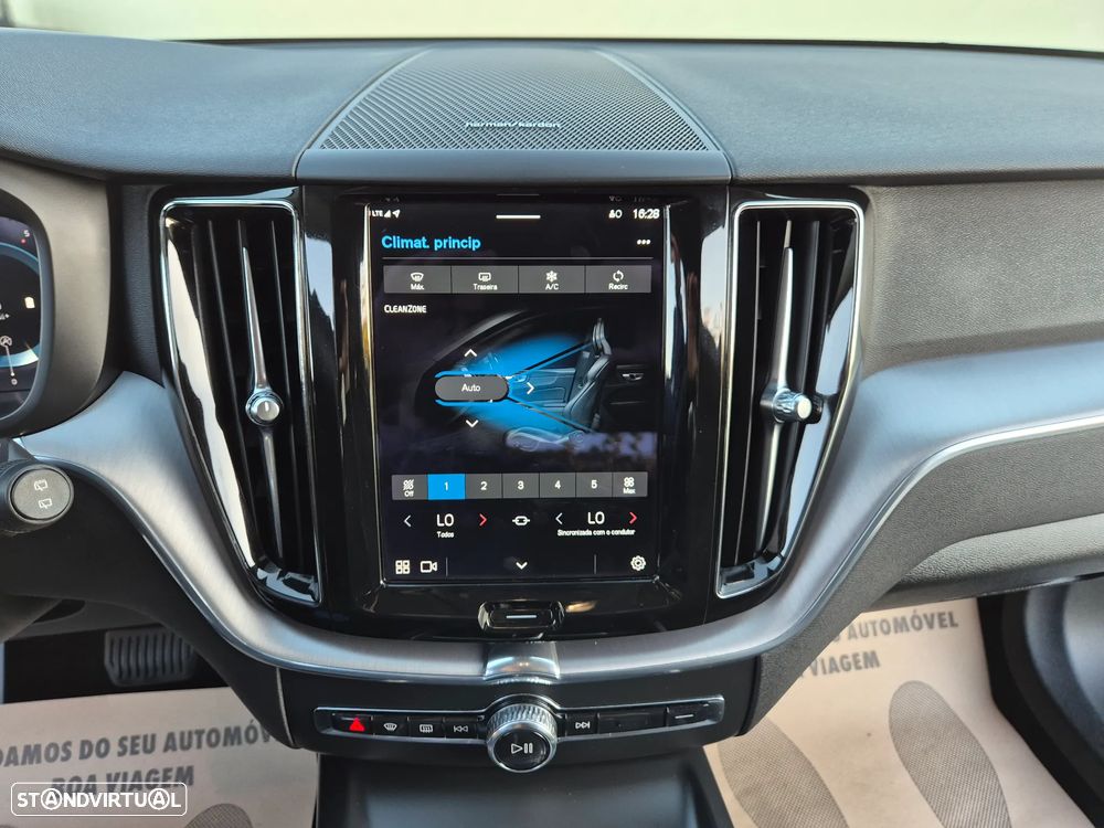 Volvo XC 60 2.0 B4 Momentum Plus - 25