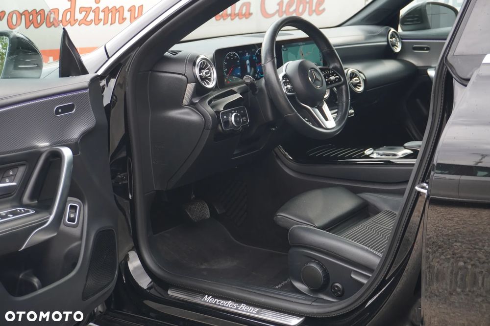 Mercedes-Benz CLA 180 7G-DCT Edition Progressive Line - 19