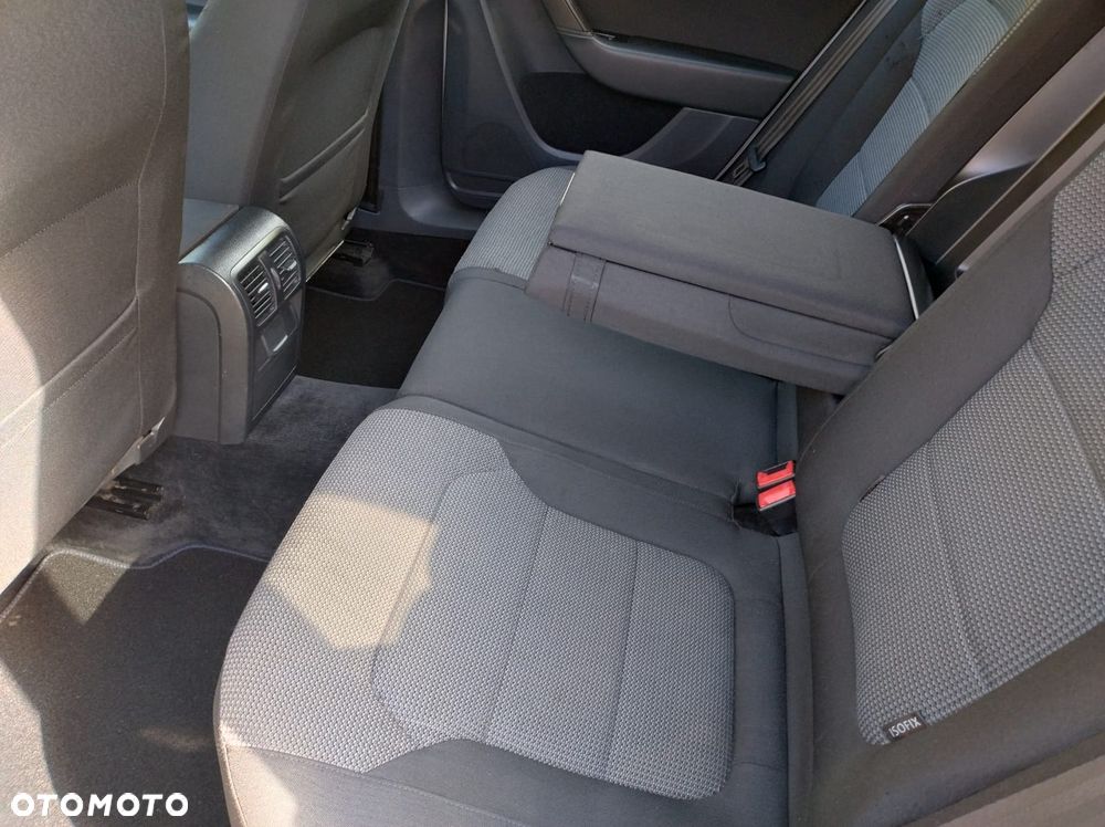 Volkswagen Passat - 11