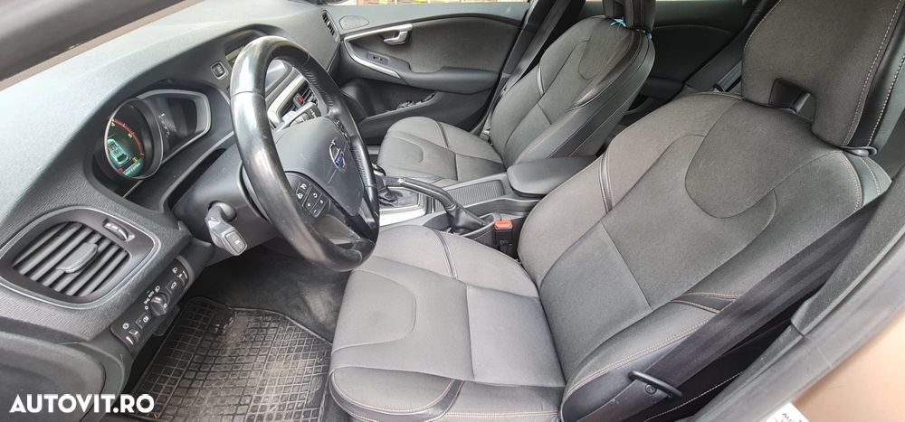 Volvo V40 D2 Aut. Momentum - 10