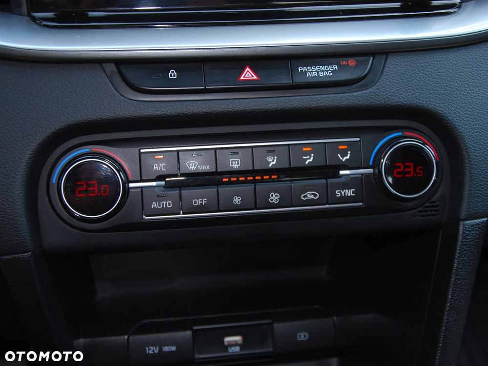 Kia Ceed - 33