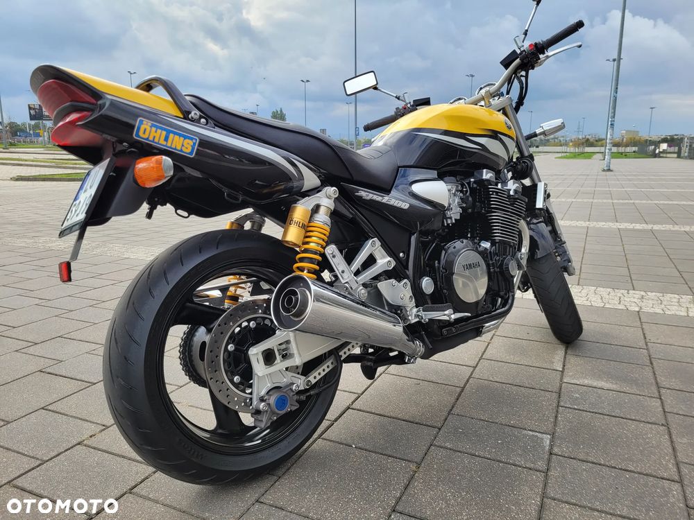Yamaha XJR - 22