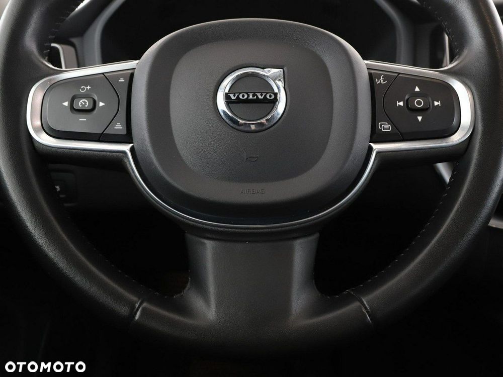 Volvo XC 60 B4 D AWD Momentum - 22