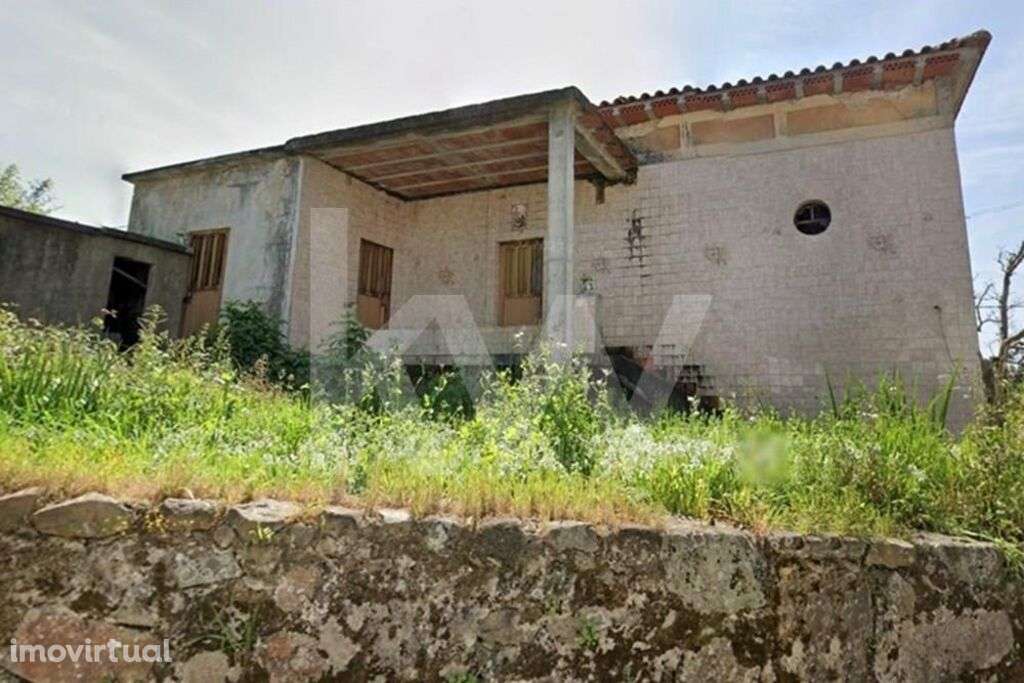 Moradia centenária em plena área de Reabilitação urbana de  Azevedo de - Grande imagem: 5/22