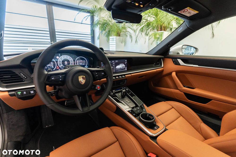 Porsche 911 Carrera - 11